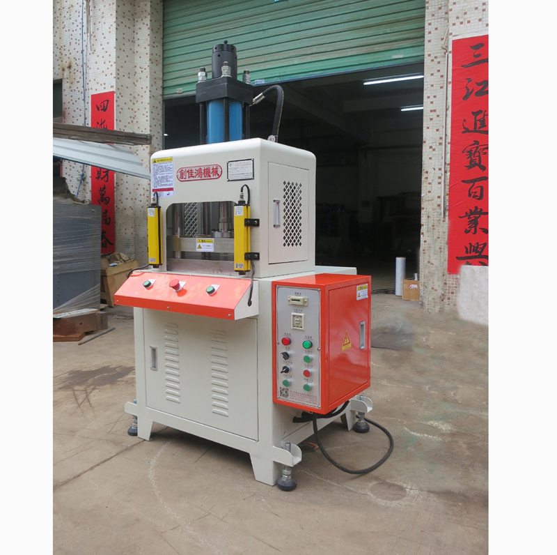 四柱三板油壓機(jī)