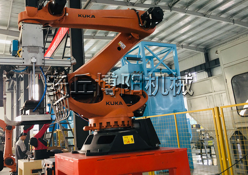 為什么越來(lái)越多的行業(yè)使用袋裝肥料機(jī)器人碼垛機(jī)？